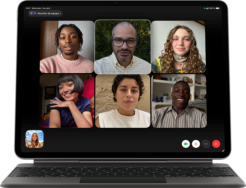 iPad Air, acoplado a un Magic Keyboard, color negro, llamada FaceTime de grupo en la pantalla