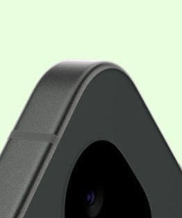 Primer plano de la parte trasera del Pixel 10a en color Obsidiana.