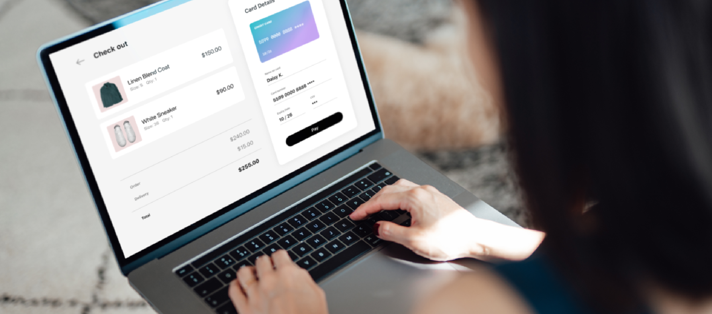 mujer%20con%20portatil%20comprando%20por%20internet